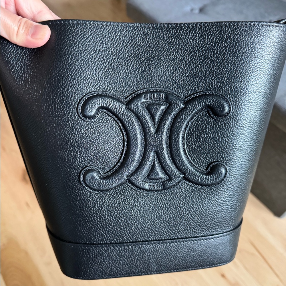 Celine triomphe cuir bucket bag